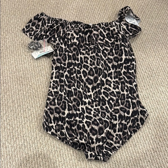 Leopard Print Off-Shoulder Swimsuit - Picture 2 of 3
